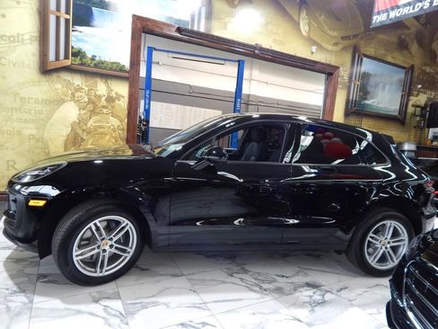 Used 2022 Porsche Macan AWD/4WD image 9