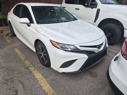 Used 2019 Toyota Camry SE FWD image 10