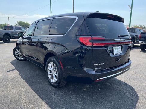 New 2025 Chrysler Pacifica Select w/ Uconnect Theater Family Group image 9