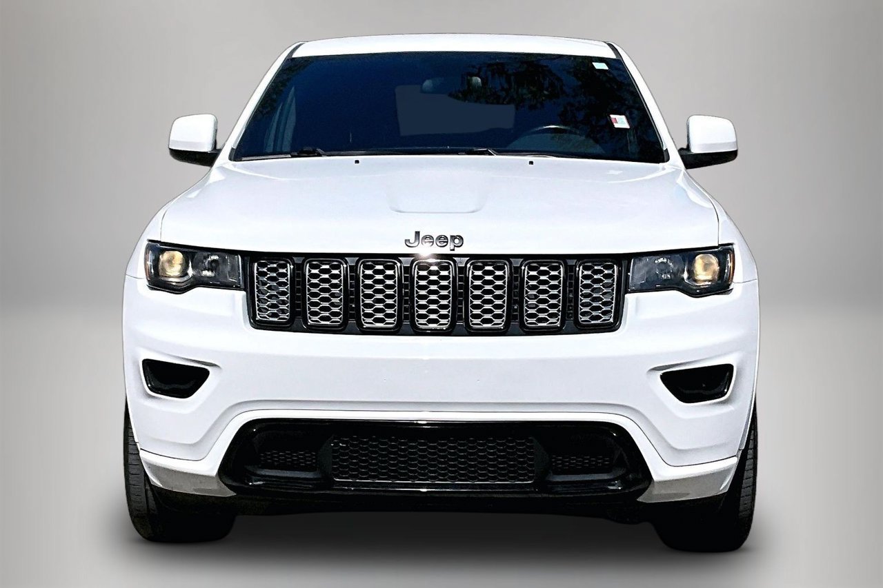Used 2021 Jeep Grand Cherokee Laredo X RWD image 3
