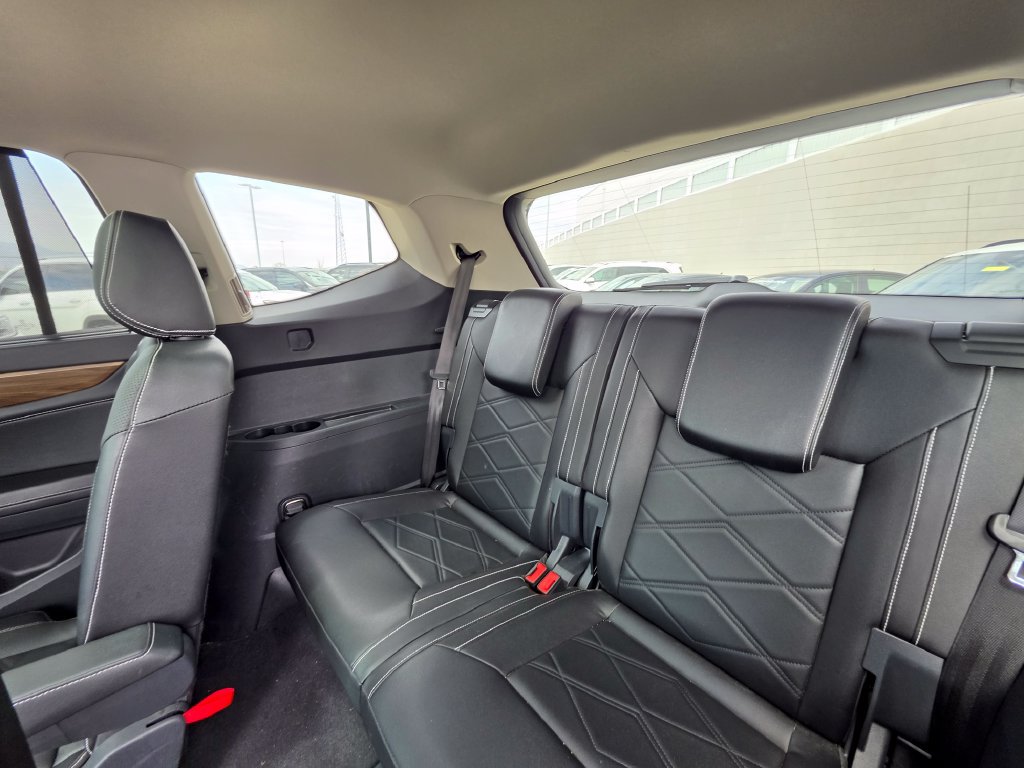 Used 2025 Volkswagen Atlas SE w/ Panoramic Sunroof Package FWD image 21