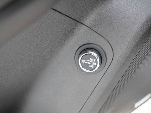 Certified 2023 GMC Acadia SLE image 25