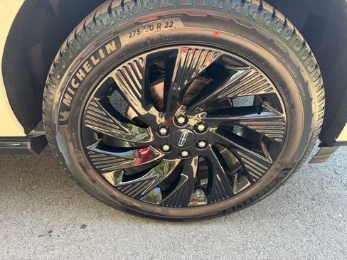 New 2025 Lincoln Navigator L Reserve w/ Jet Appearance Package image 9