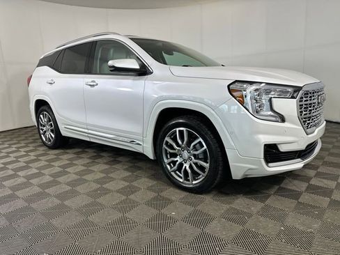 Used 2023 GMC Terrain Denali w/ Denali Premium Package AWD/4WD image 2