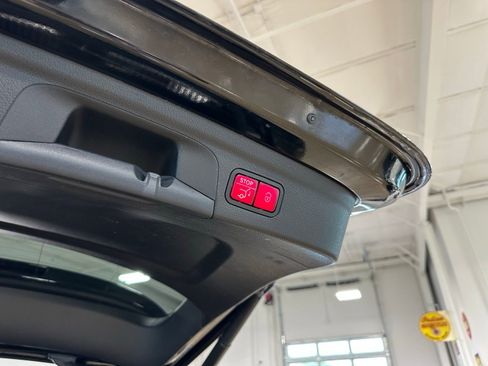 Used 2020 Mercedes-Benz GLE 350 w/ Premium Package image 44