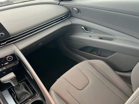 Certified 2025 Hyundai Elantra Sport image 15