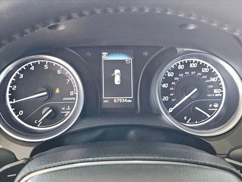 Used 2018 Toyota Camry SE image 7