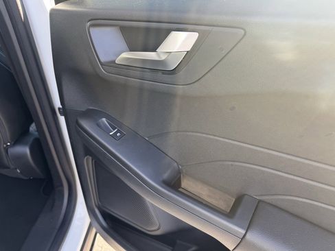 Used 2024 Ford Escape SE image 16