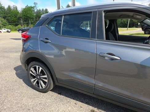 Used 2019 Nissan Kicks SV FWD image 25