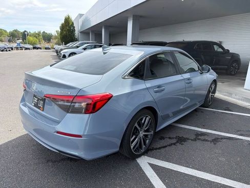 Used 2024 Honda Civic Touring image 3