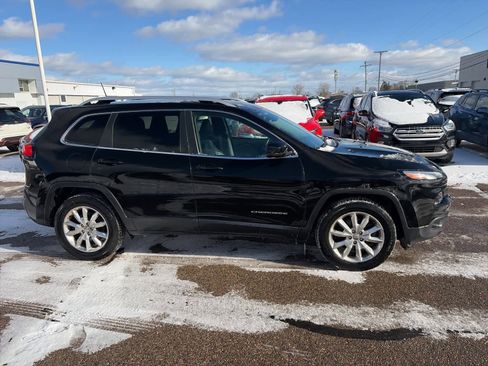 Used 2017 Jeep Cherokee Limited image 5