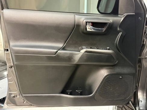 Used 2016 Toyota Tacoma TRD Off-Road image 24