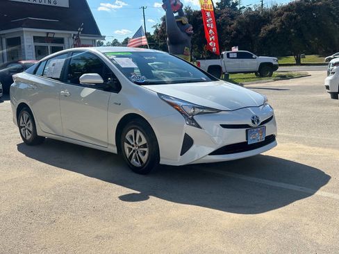 Used 2016 Toyota Prius Three Touring image 3