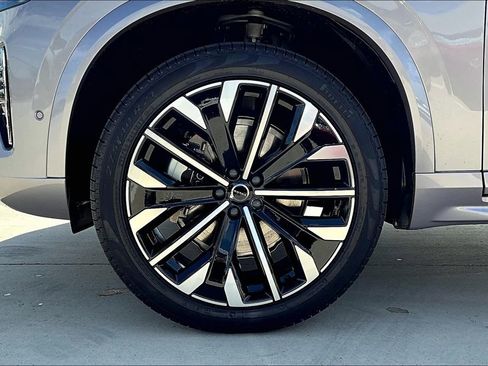 New 2026 Volvo XC90 B5 Plus w/ Protection Package Premier image 24