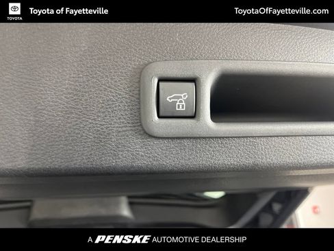 Used 2026 Toyota Sienna Limited FWD image 13