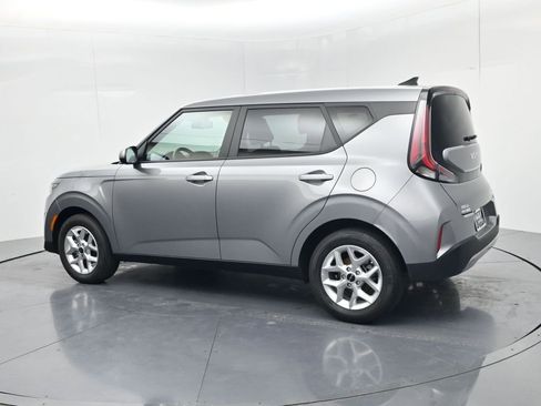 Certified 2025 Kia Soul LX w/ LX Technology Package FWD image 5