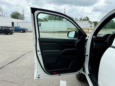 Used 2024 Toyota Tacoma SR image 11