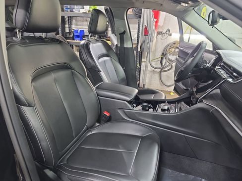 Used 2023 Jeep Grand Cherokee L Limited w/ Trailer Tow Group (B) AWD/4WD image 10