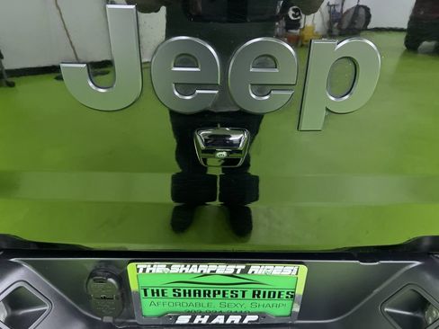 Used 2024 Jeep Gladiator Sport AWD/4WD image 12