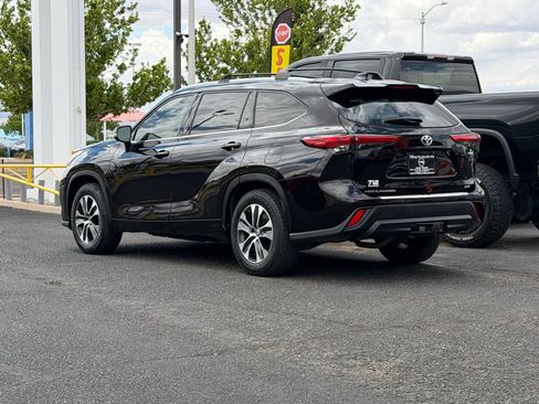 Used 2022 Toyota Highlander XLE FWD image 48