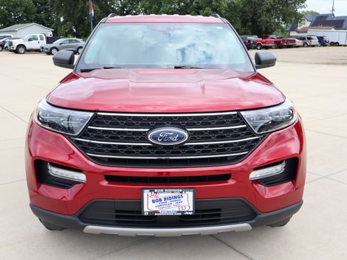 Used 2023 Ford Explorer XLT w/ Equipment Group 202A image 3