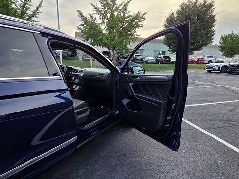Used 2022 Volkswagen Tiguan SEL R-Line AWD/4WD image 31