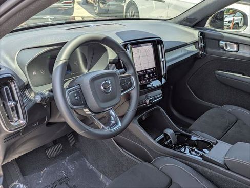 Used 2023 Volvo XC40 B5 Plus w/ Protection Package Premier AWD/4WD image 10