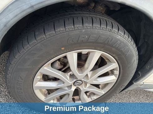 Used 2018 Nissan Rogue SV w/ Premium Package image 6