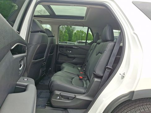 Used 2023 Honda Pilot Touring image 10