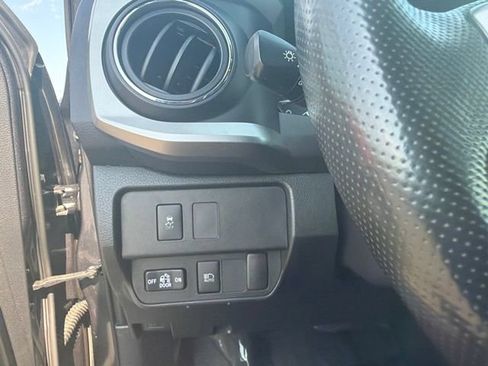 Used 2020 Toyota Tacoma SR5 RWD image 23