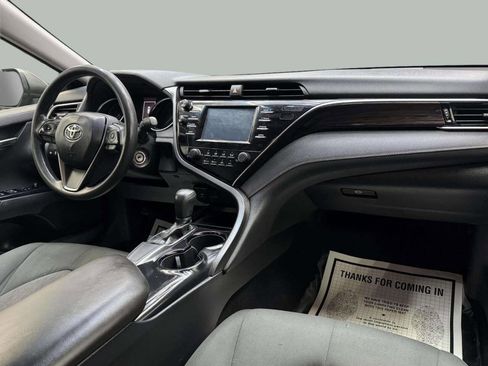 Used 2018 Toyota Camry LE image 7