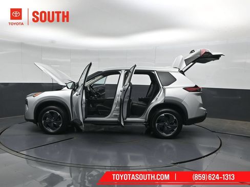 Used 2024 Nissan Rogue SV AWD/4WD image 54