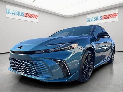 Used 2025 Toyota Camry XSE FWD image 7