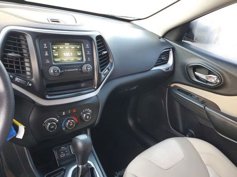 Used 2016 Jeep Cherokee Sport w/ Trailer Tow Group FWD image 26