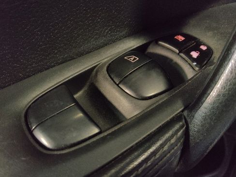 Used 2021 Nissan Rogue Sport SV AWD/4WD image 27
