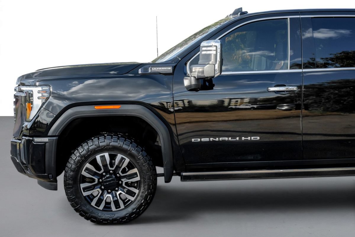 Used 2024 GMC Sierra 2500 Denali Ultimate AWD/4WD image 10