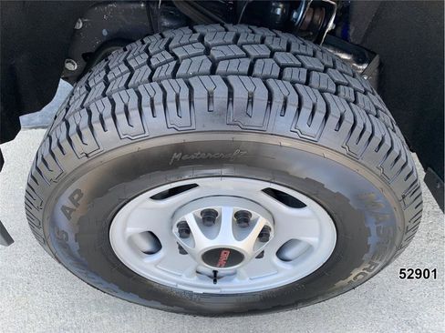 Used 2018 GMC Sierra 2500 4x4 Crew Cab w/ Sierra Convenience Package image 18