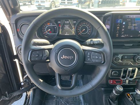 Used 2025 Jeep Wrangler Unlimited Rubicon AWD/4WD image 26