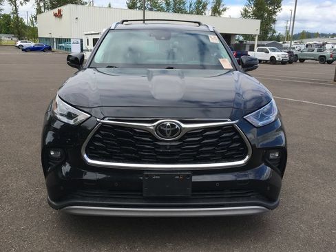Used 2021 Toyota Highlander Platinum AWD/4WD image 9
