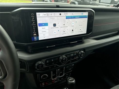 Used 2024 Jeep Gladiator Rubicon w/ Technology Group image 27