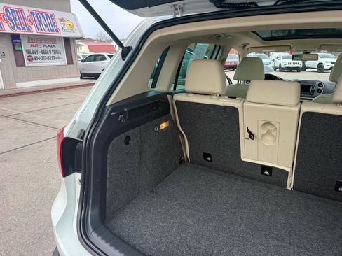 Used 2016 Volkswagen Tiguan SE image 42