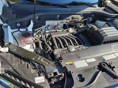 Used 2020 Volkswagen Atlas Cross Sport SE image 11