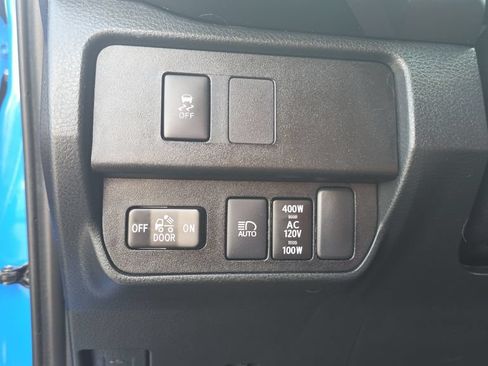 Used 2021 Toyota Tacoma TRD Off-Road w/ Technology Package AWD/4WD image 12