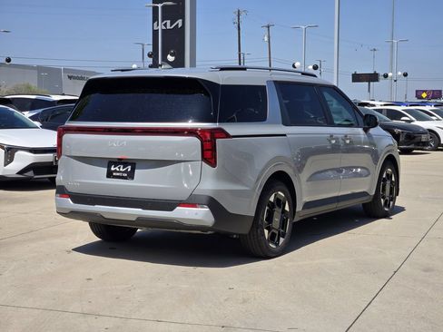 New 2026 Kia Carnival EX FWD image 4