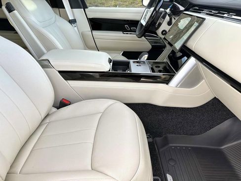 New 2026 Land Rover Range Rover SE image 10