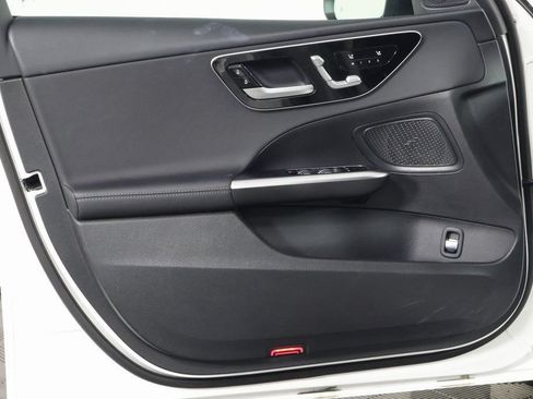 Used 2025 Mercedes-Benz C 300 Sedan image 12