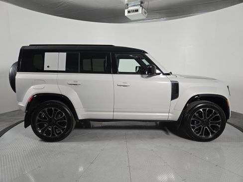 New 2026 Land Rover Defender 110 OCTA image 6