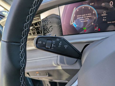 New 2026 Volkswagen Tiguan SE FWD image 24