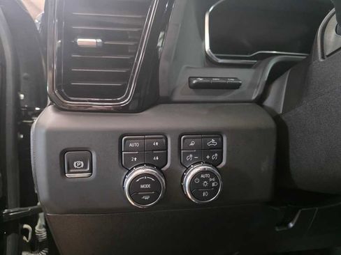 Used 2025 GMC Sierra 2500 AT4 w/ AT4 Premium Plus Package image 15