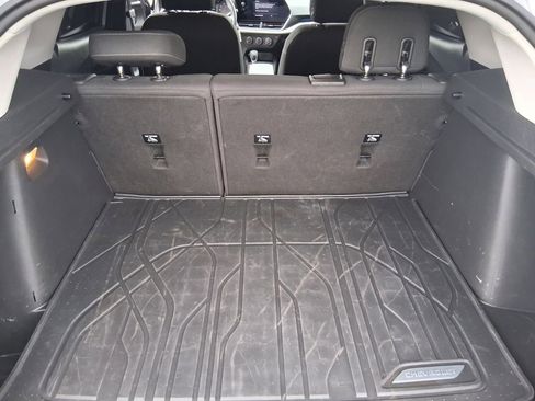 Used 2024 Chevrolet Trax LS w/ LS Convenience Package image 17